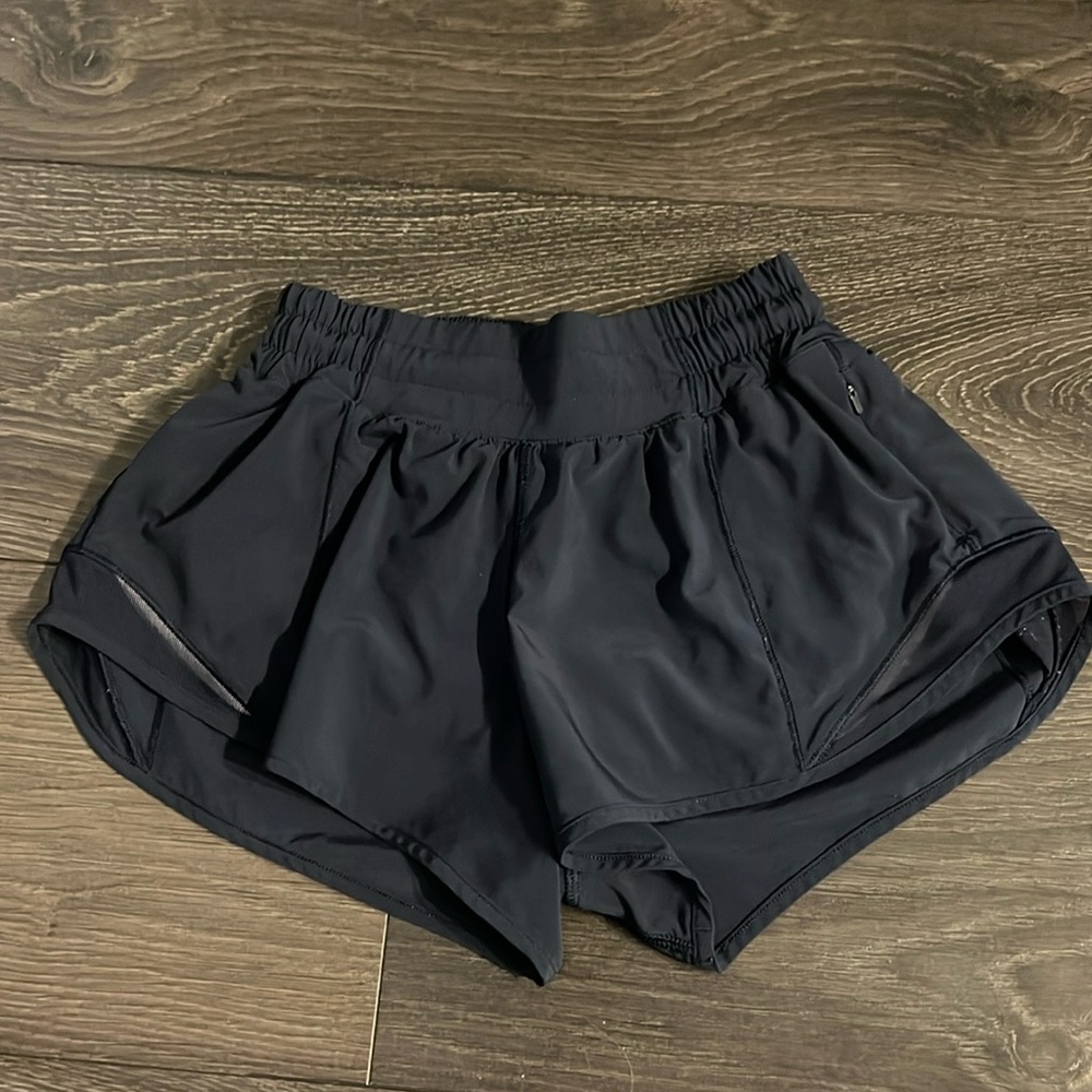 Lululemon Hotty Hot 2.5” Shorts
